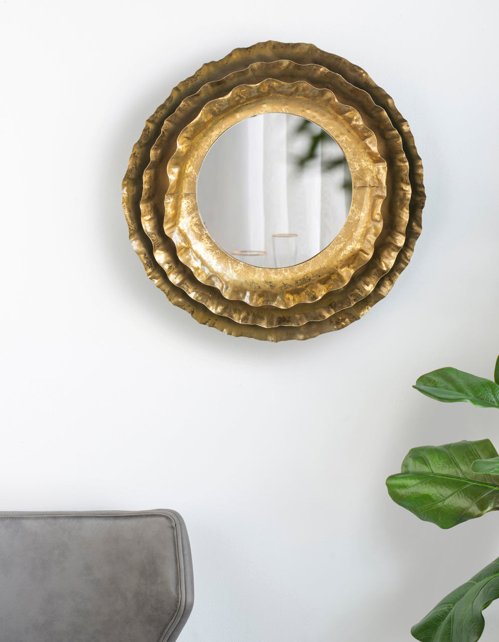 Mid-Century Modern 16" Round Wall Mirror w/Gold Metal Frame