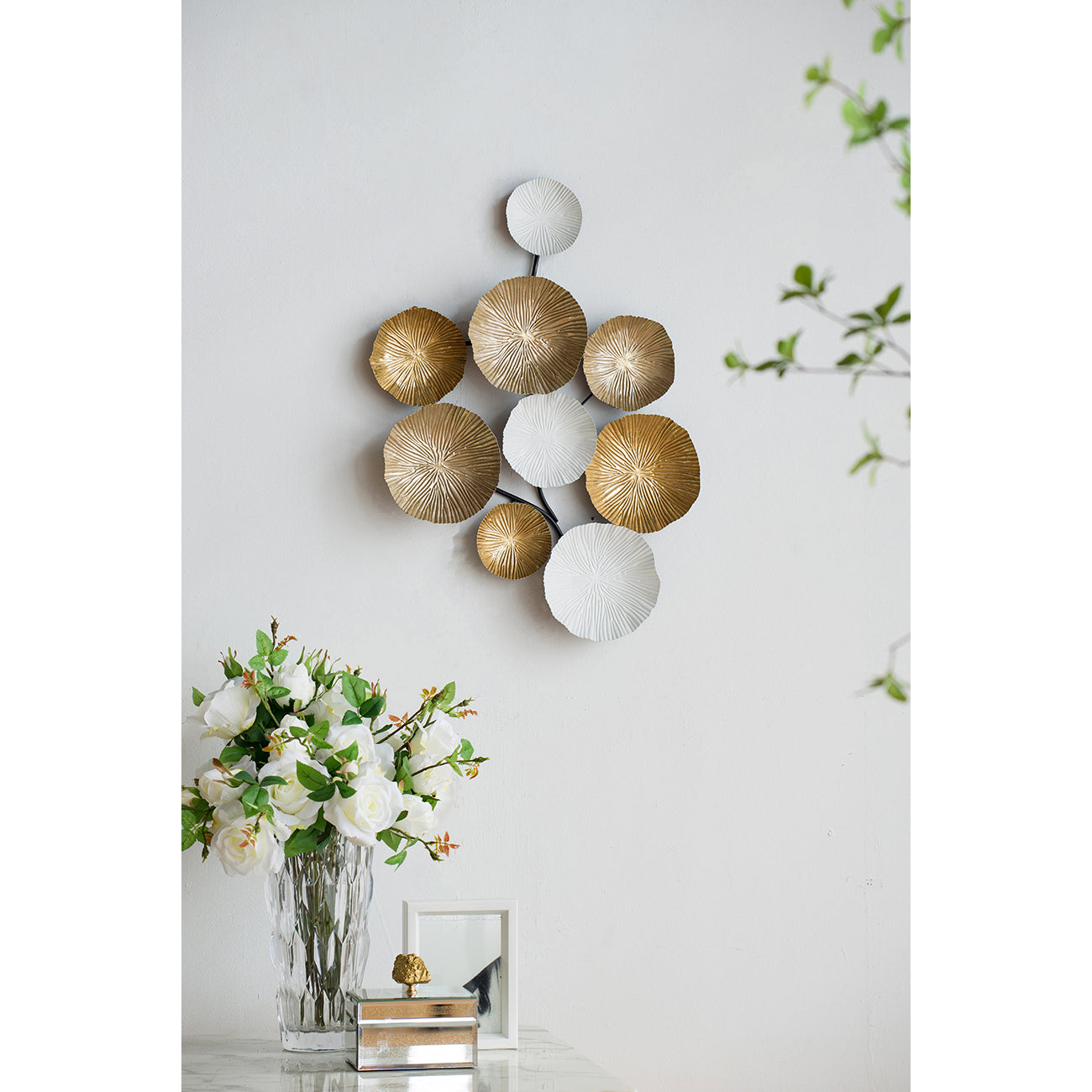 Contemporary Metal Wall Decor Accent (24.5 x 18")